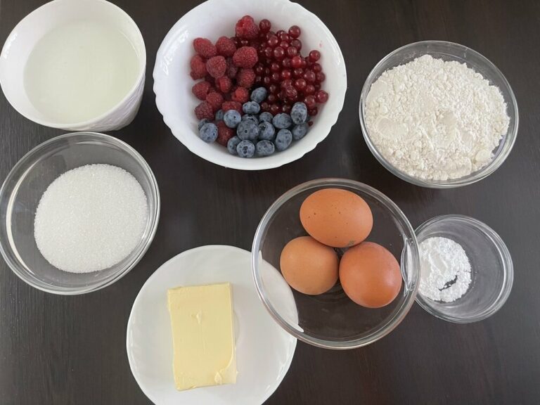 Berries and Cream Cupcakes Top Moms Ideas