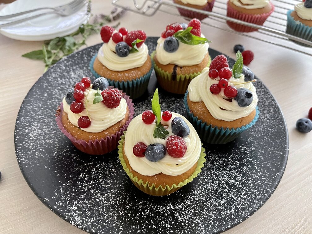 Summer Berry Cupcakes 