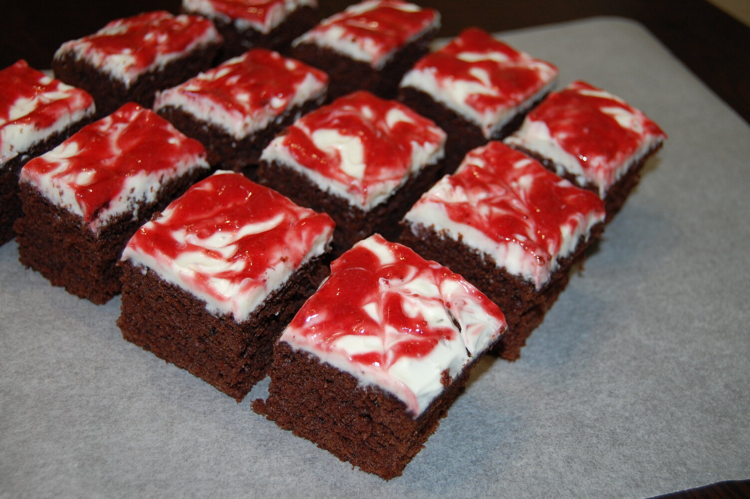 Strawberries-and-Cream-Cheese-Brownies