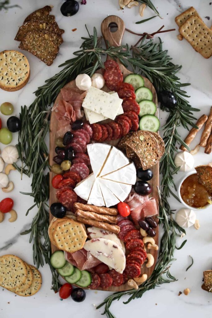 25  Thanksgiving and Christmas Charcuterie Board Ideas for a  Party