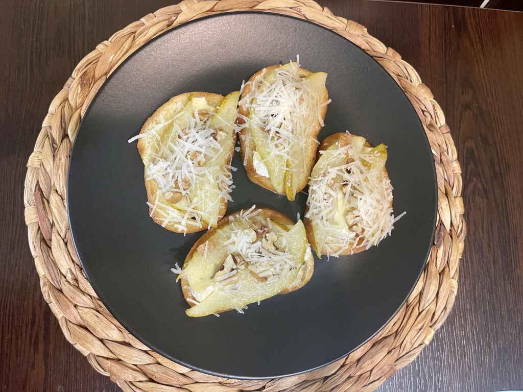 Pear and Brie Crostini - The Best Italian Appetizers