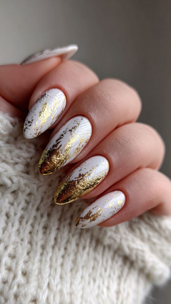 35+ Christmas Nail Ideas