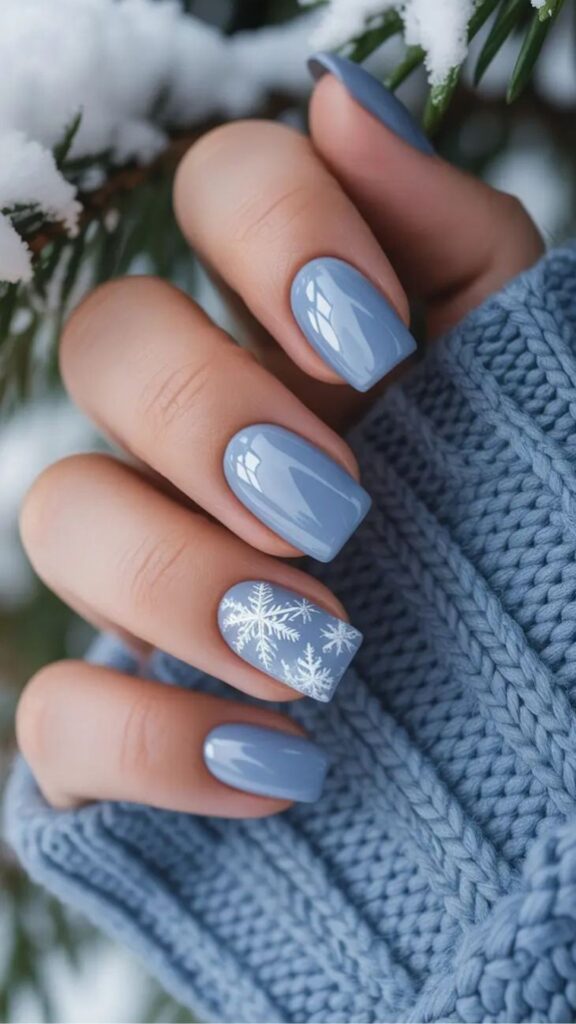 35+ Christmas Nail Ideas