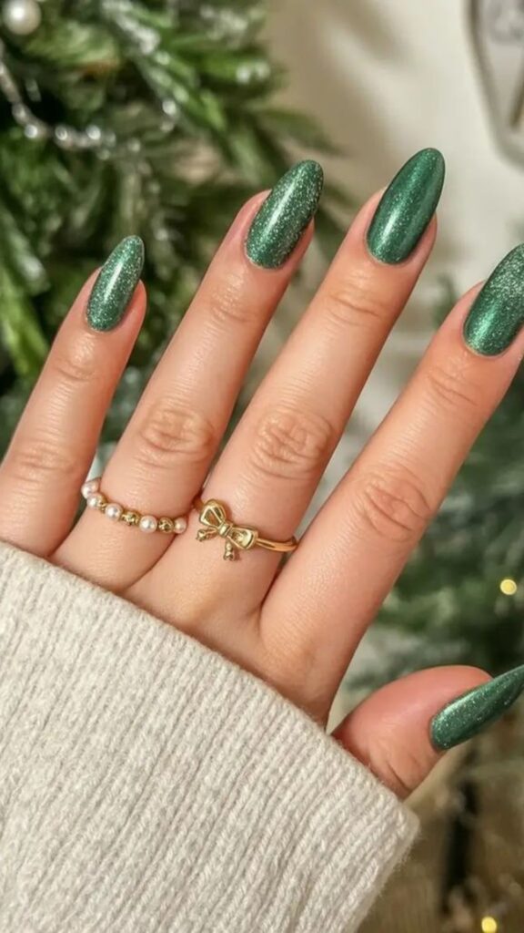 35+ Christmas Nail Ideas
