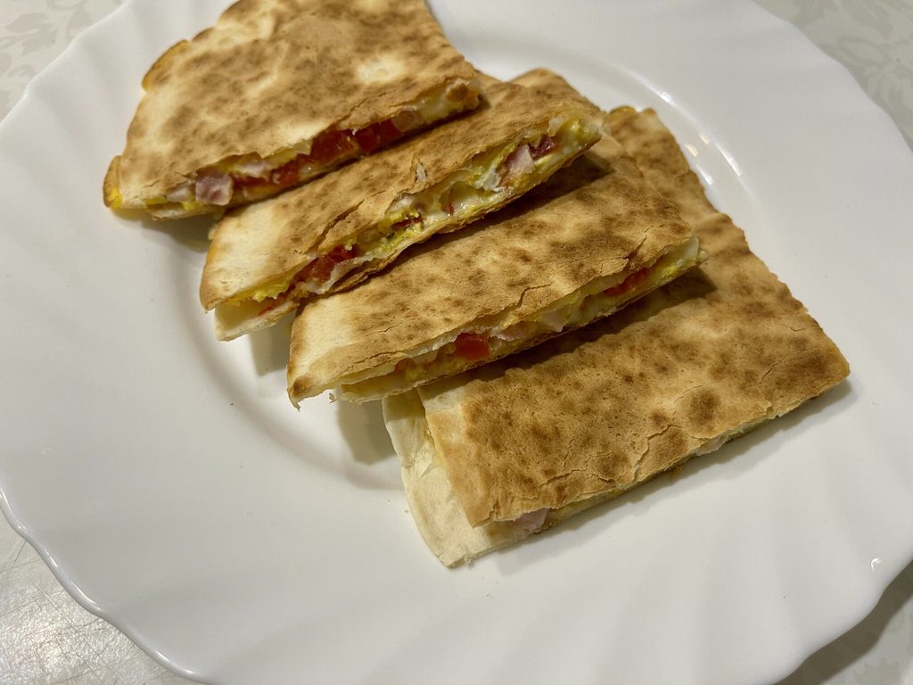 10-Minute Breakfast Tortilla Pizza