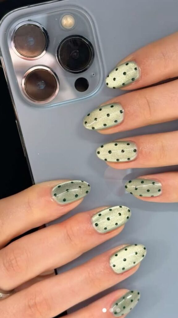 20+ Polka Dot Cat Eye Nails