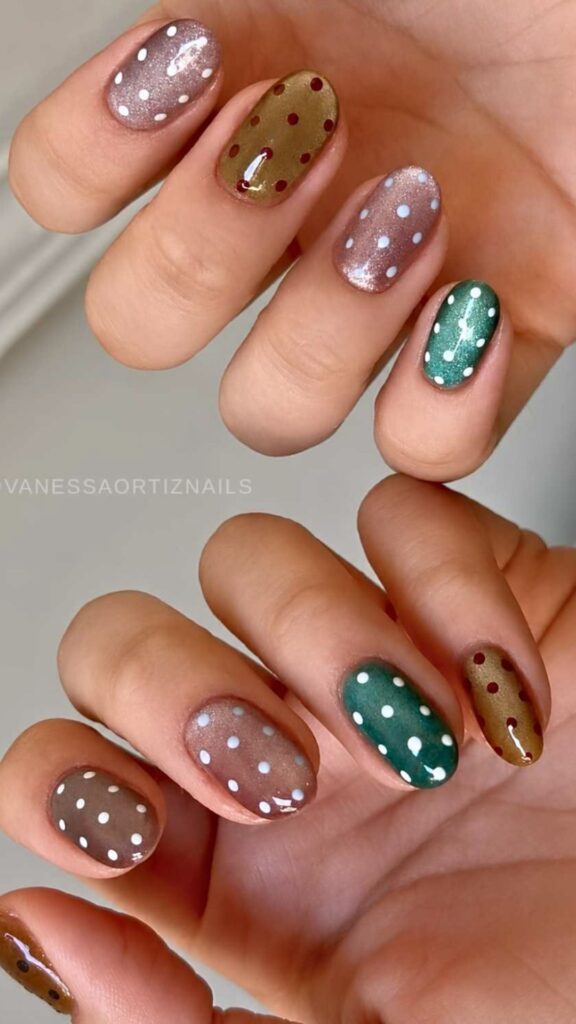 20+ Polka Dot Cat Eye Nails