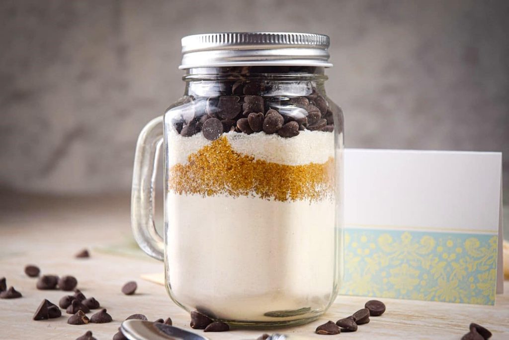 25+ Budget-Friendly Christmas Mason Jar Gifts